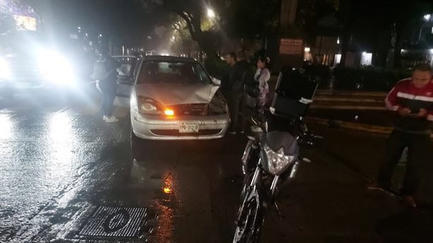 Choque por alcance deja daños materiales en la avenida Ruiz Cortines en Xalapa