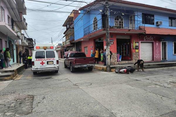 Accidente vehicular en el centro de Misantla deja a una joven lesionada