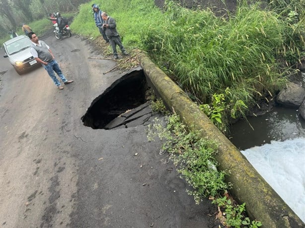 Puente a punto del colapsar en Mahuixtlán, Coatepec