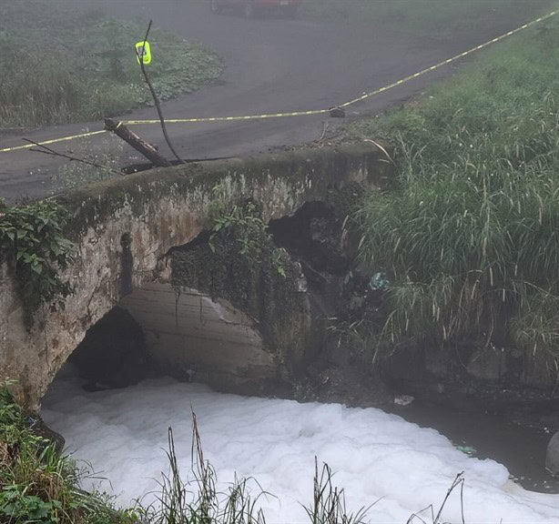 Puente a punto del colapsar en Mahuixtlán, Coatepec