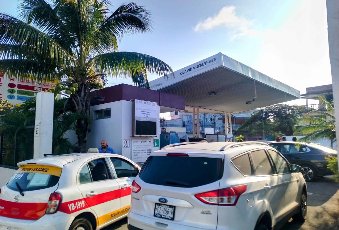 Acuden a verificentros en último día de prórroga en Veracruz