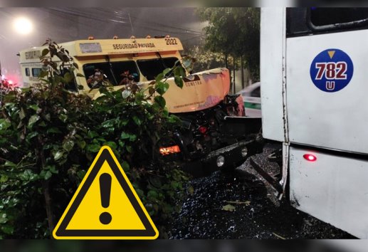 Fuerte accidente entre camioneta de valores y autobús urbano en Xalapa