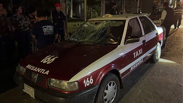 Fuerte accidente en Misantla entre taxi y motocicleta deja un lesionado