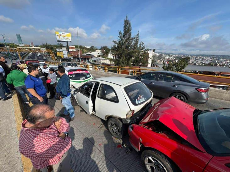 Carambola de siete autos paraliza el puente Trancas en Xalapa (+VIDEO)