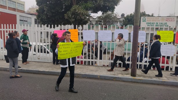 Protestas en el IMSS en Orizaba; 200 empleados exigen pago de prestaciones