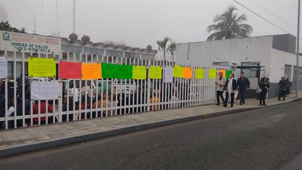 Protestas en el IMSS en Orizaba; 200 empleados exigen pago de prestaciones