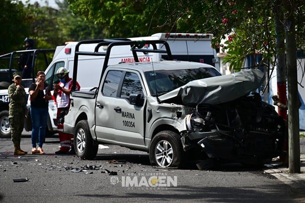 Camión choca contra patrulla de la Marina en Veracruz; reportan lesionados | VIDEO