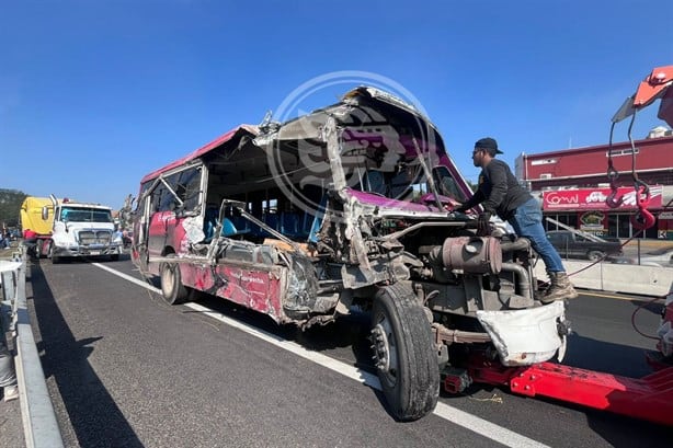 Violento choque en autopista Cardel-Veracruz deja un muerto y decenas de heridos