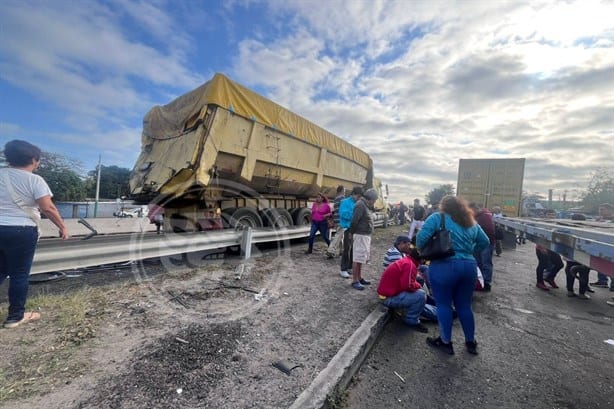 Violento choque en autopista Cardel-Veracruz deja un muerto y decenas de heridos