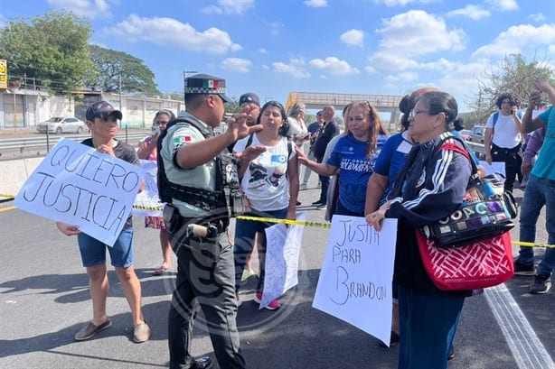 Violento choque en autopista Cardel-Veracruz deja un muerto y decenas de heridos