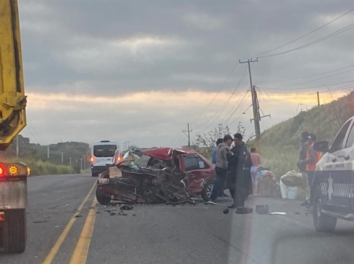 Se registra fuerte accidente en la carretera Alvarado-Paso del Toro; era una familia de Camerino Mendoza