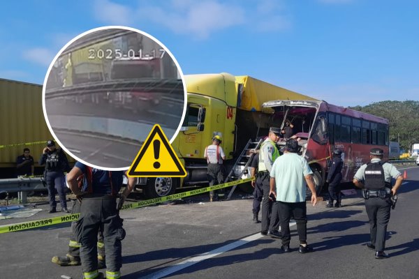 Captan en VIDEO momento de choque de camión con tráiler en la Veracruz-Cardel
