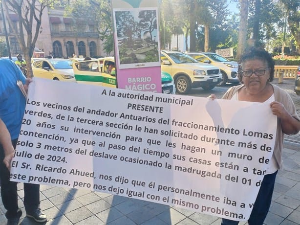 Por deslaves, casas están al borde del colapso en el fraccionamiento Lomas Verdes de Xalapa