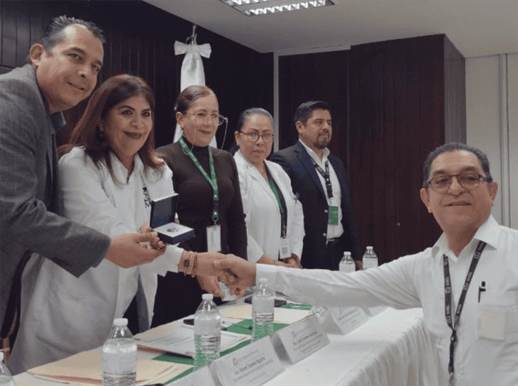 IMSS Veracruz reconoce a 166 trabajadores por antigüedad laboral