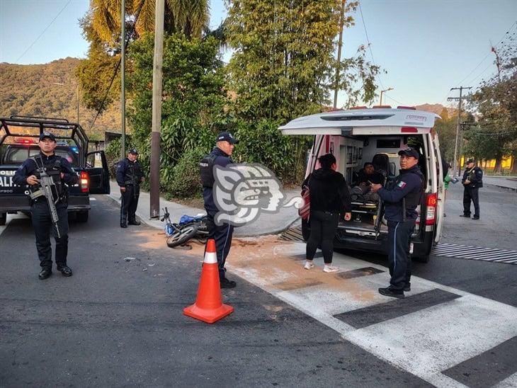 Joven motociclista es atropellado por un taxi en Orizaba