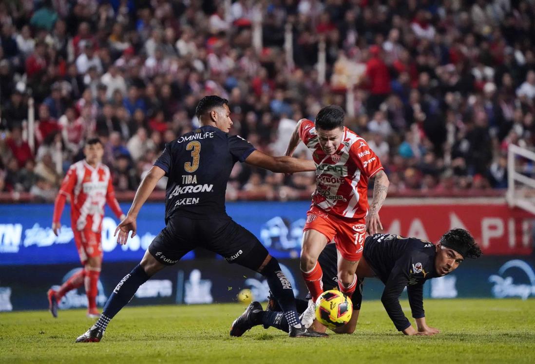 Electrocuta Necaxa a las Chivas en el estadio Victoria