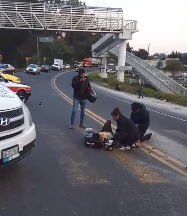 Motociclista herido tras impactar contra un taxi en Rafael Lucio