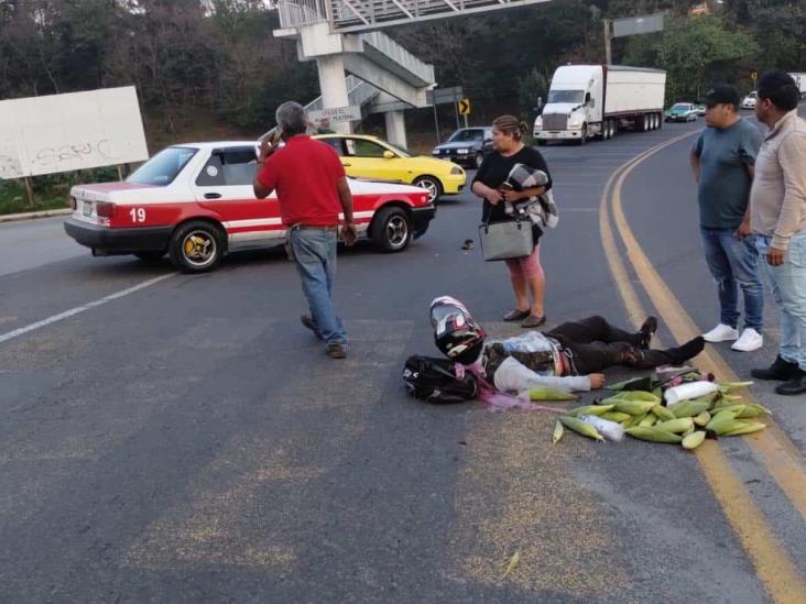 Motociclista herido tras impactar contra un taxi en Rafael Lucio