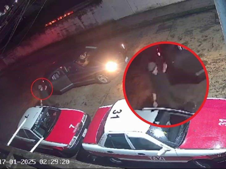 ¡Quedó en VIDEO! Así de fácil se roban un taxi en Coaocoatzintla