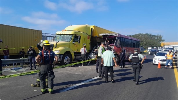 Aseguradora no ayuda a Brandon de 13 años; niño accidentado en camión urbano en la autopista Veracruz – Cardel