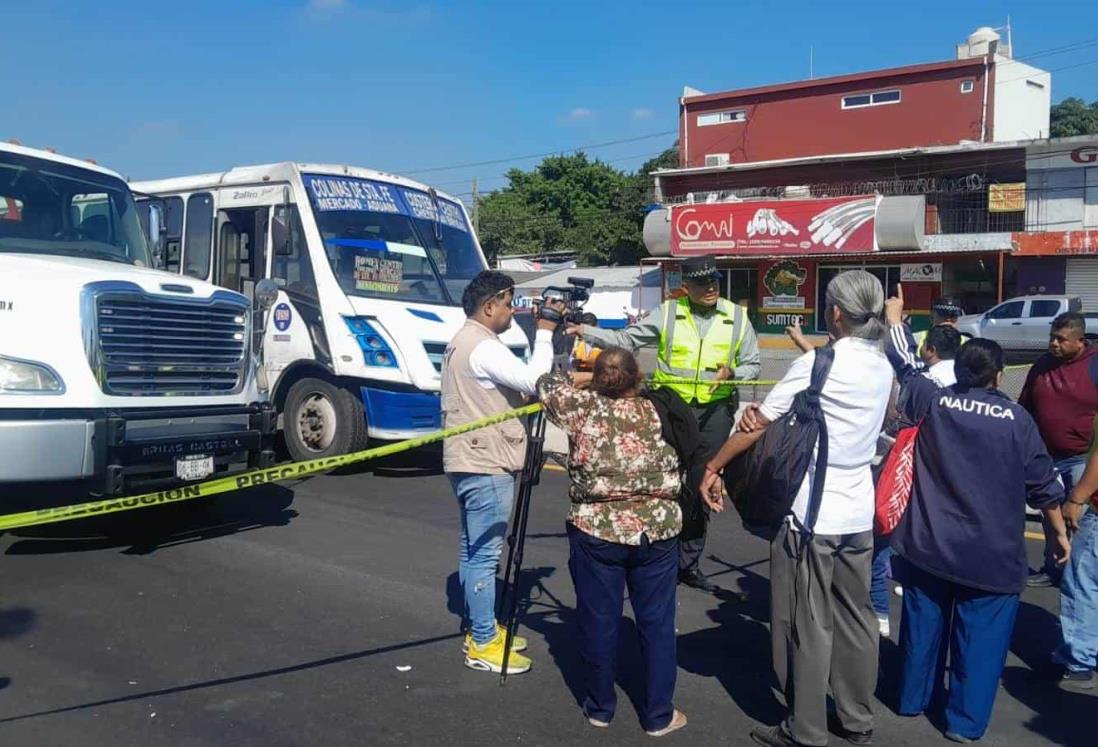 Liberan la autopista Veracruz-Cardel, familiares de heridos acuden a denunciar al chofer | VIDEO