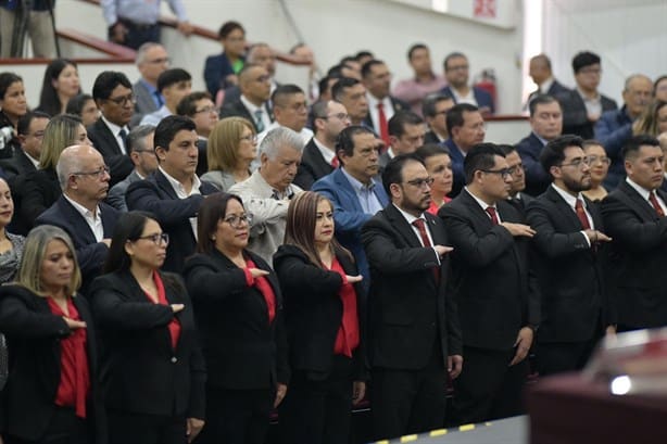 Nahle asiste a toma de protesta del nuevo Consejo del Colegio de Contadores Públicos de Xalapa