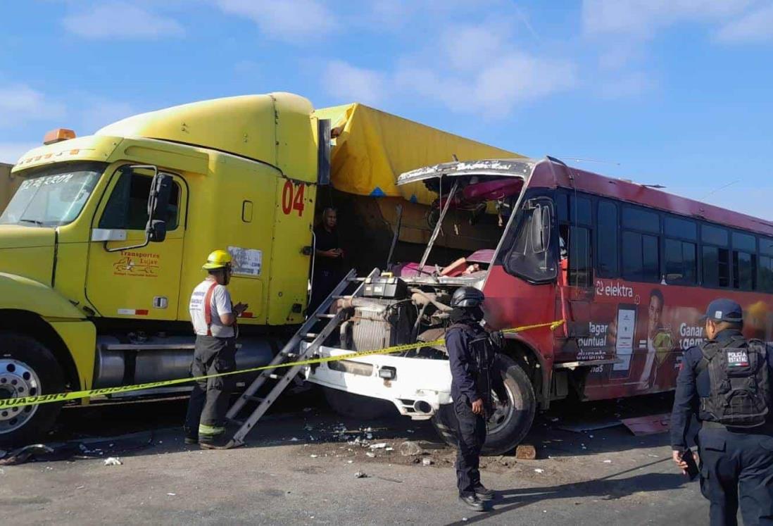 Está prófugo chofer de camión que chocó contra tráiler en la carretera Veracruz - Cardel