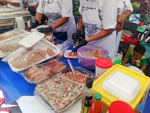 Realizan Feria Gastronómica del Pescador en el Zócalo de Veracruz | VIDEO