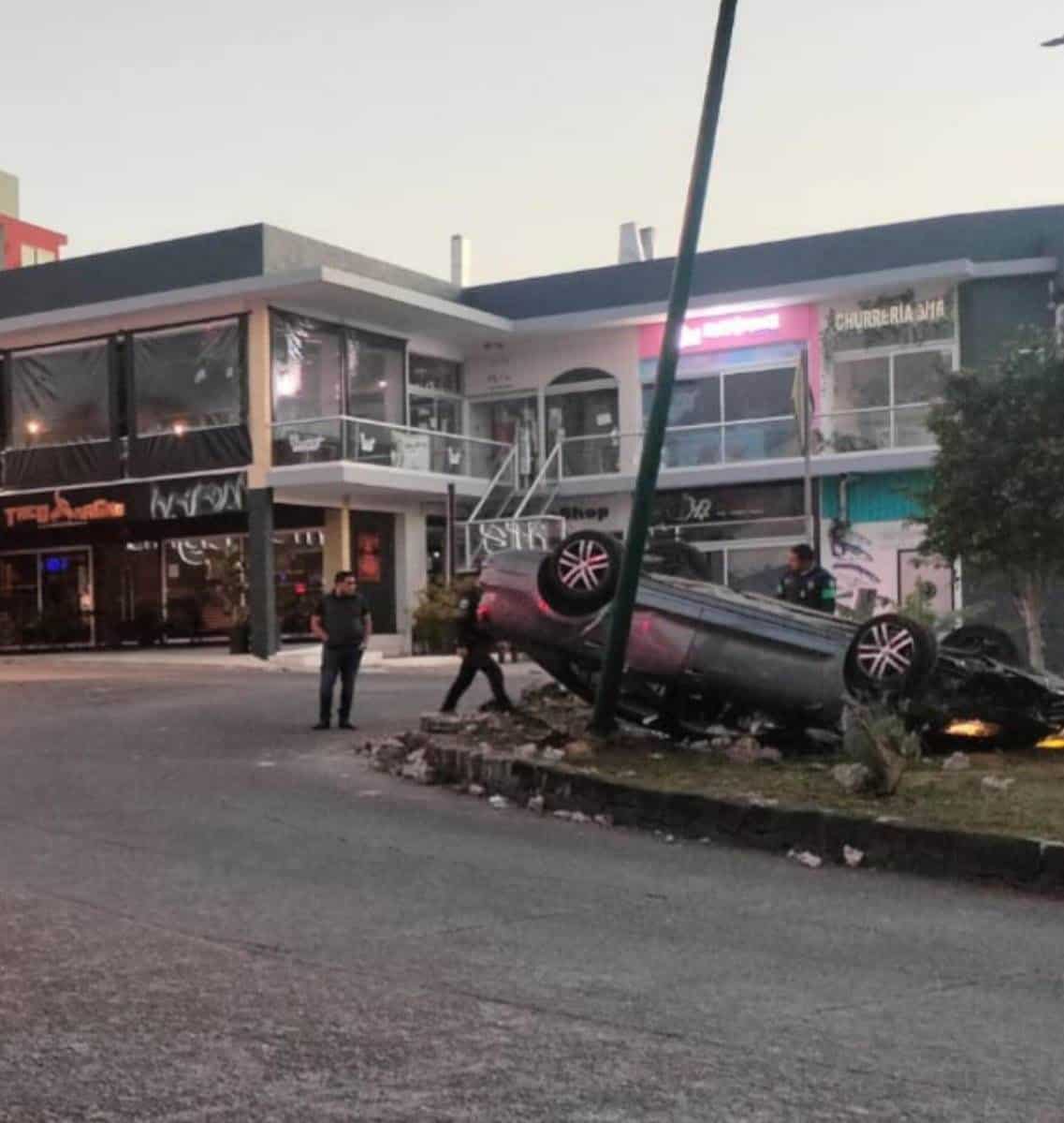 Volcadura en Monte Magno, en Xalapa, deja dos mujeres lesionadas; conductor detenido (+VIDEO)