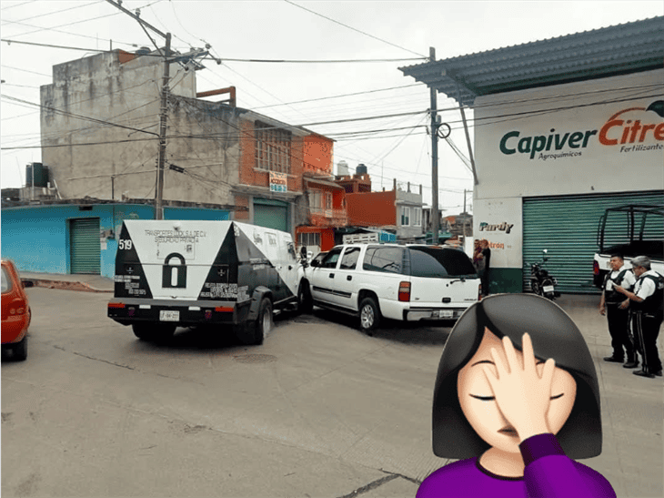 Se registra choque en Tlapacoyan; entre auto y camioneta de valores 