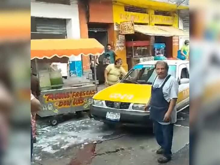 Ebrio taxista tumba un puesto de aguas frescas en Córdoba