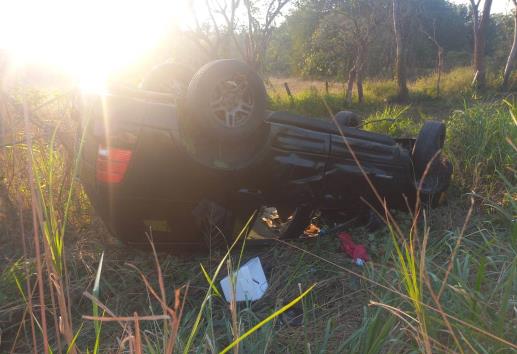 Vuelca camioneta en Tierra Blanca, los tripulantes huyen del lugar