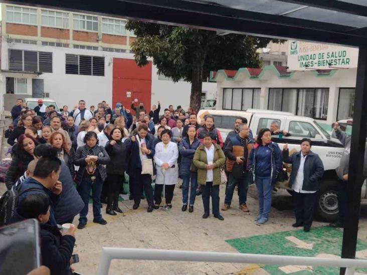 Trabajadores de Salud de Orizaba piden intervención estatal por pagos pendientes