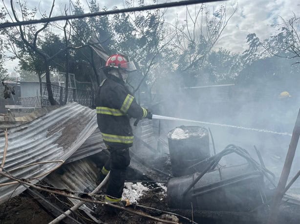 Quema de basura se sale de control y arrasa con una casa en Lomas de Río Medio III