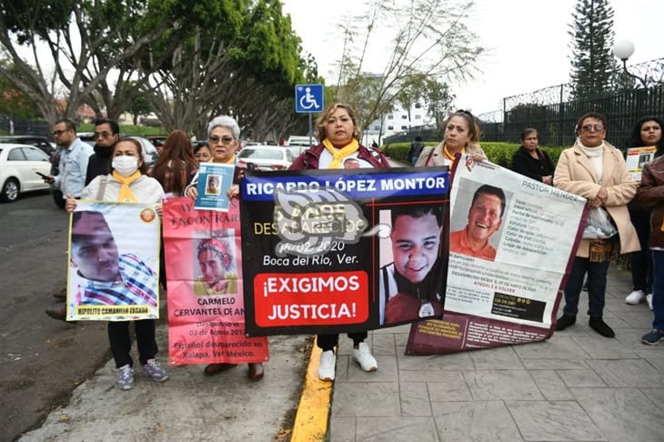 Colectivo de desaparecidos Solecito bloquea Congreso de Veracruz durante comparecencia de la fiscal 