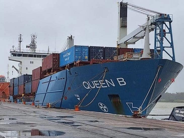 Por Frente Frío, más de 20 barcos se encuentran fondeados en costas de Coatzacoalcos