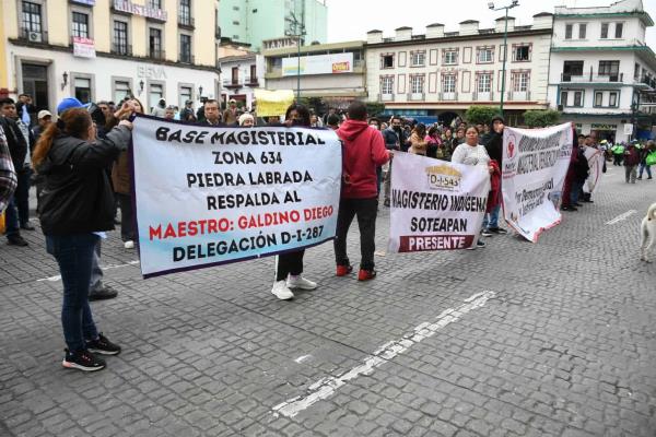 Con bloqueo en Xalapa, rechazan a directora de Educación Indígena