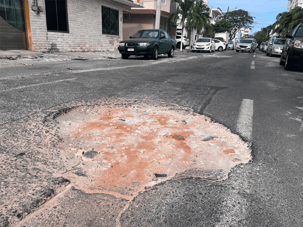 Vecinos de la colonia Flores Magón urgen reparación de baches en Alacio Pérez