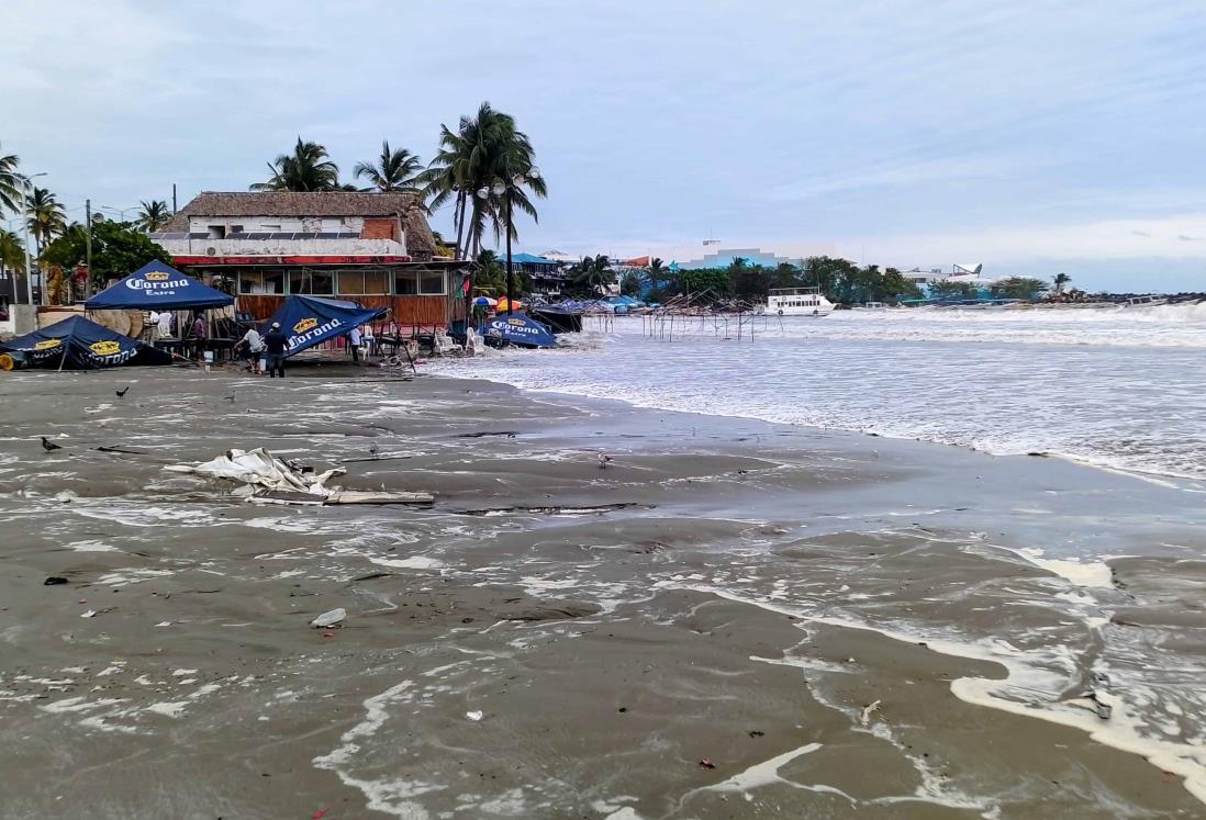 Se registra marea alta en playas de Veracruz