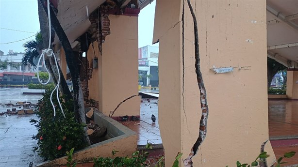 Frente Frío 24: intensas rachas de viento casi destruyen kiosco del parque en Coatzacoalcos | FOTOS