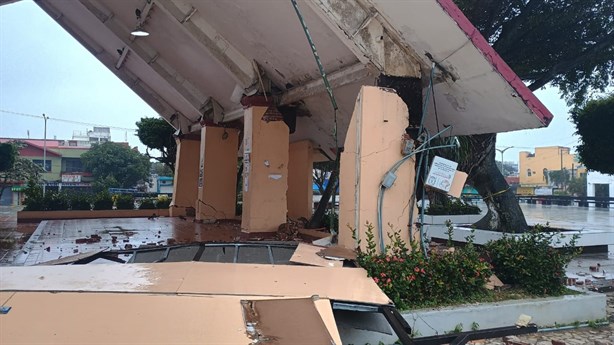 Frente Frío 24: intensas rachas de viento casi destruyen kiosco del parque en Coatzacoalcos | FOTOS