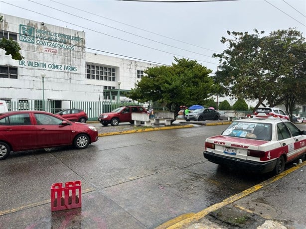 Policías desmantelan refugios frente al Hospital Valentín Gómez Farías: lo usaban indigentes