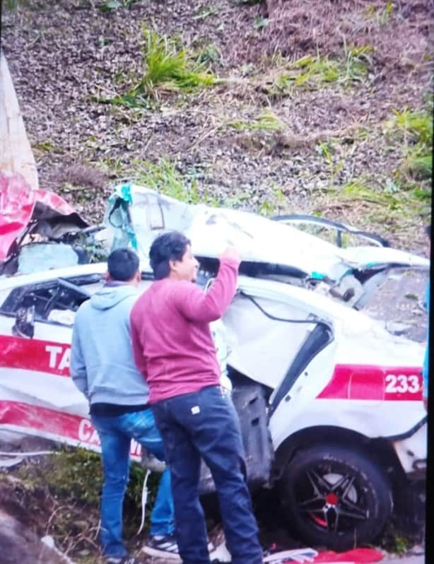 Tráiler choca contra taxi en Hueyapan de Ocampo: hay tres lesionados