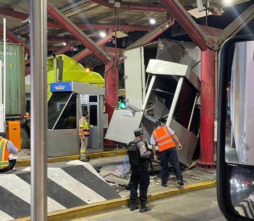 Tráiler se estrella contra la caseta de La Antigua