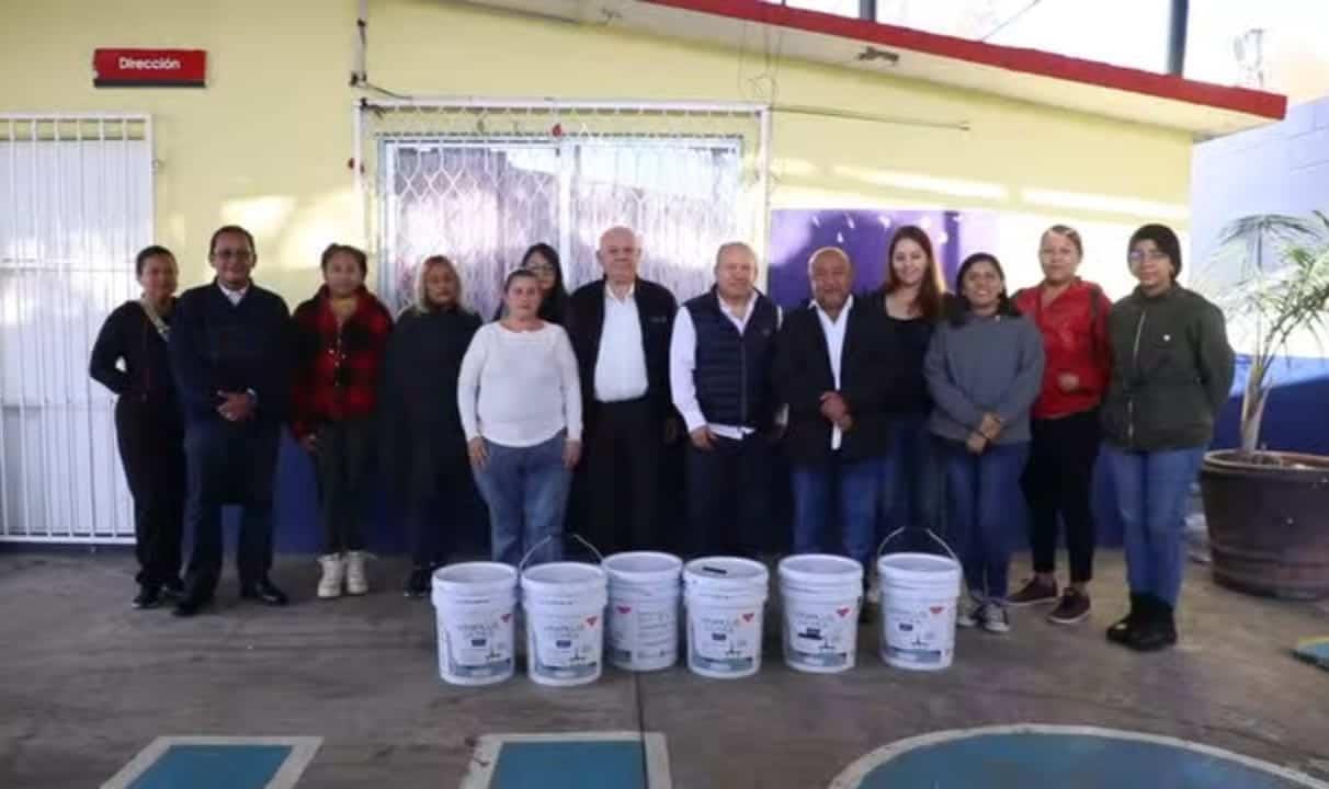 Proponen que empresarios apadrinen una escuela pública para mejorar planteles