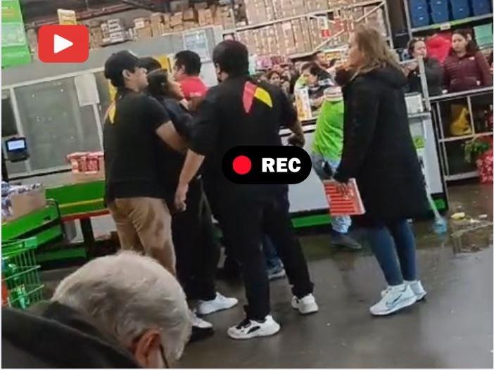 Drama en Bodega Aurrerá de Río Blanco, jóvenes intentan robar licor y todo termina mal (+VIDEO)