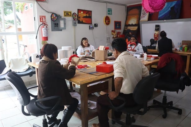 Regalos personalizados y sostenibles: curso de manualidades en Eco Biblioteca, en Mendoza