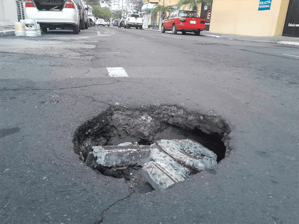 Vecinos del fraccionamiento Reforma piden atender baches y socavones