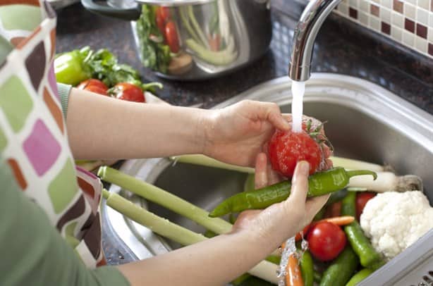 ¿Cuáles son las consecuencias de no  desinfectar las frutas y verduras antes de consumirlas?