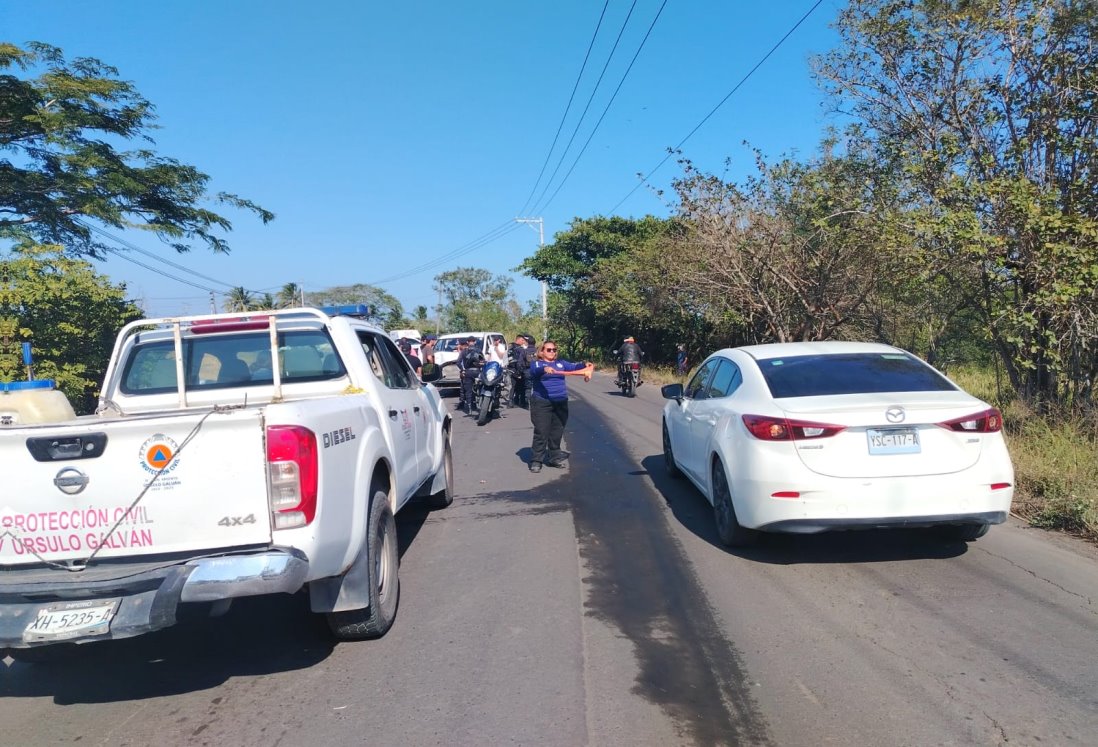 Accidente entre camioneta hotelera y vehículo particular deja cuantiosos daños en carretera Galván-Cardel